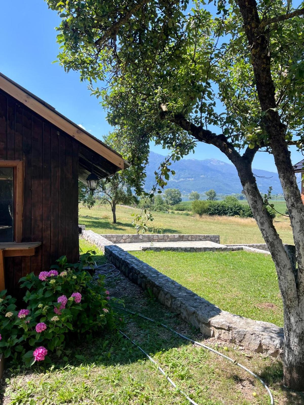 פלאב Camp Hotel Lake Views מראה חיצוני תמונה