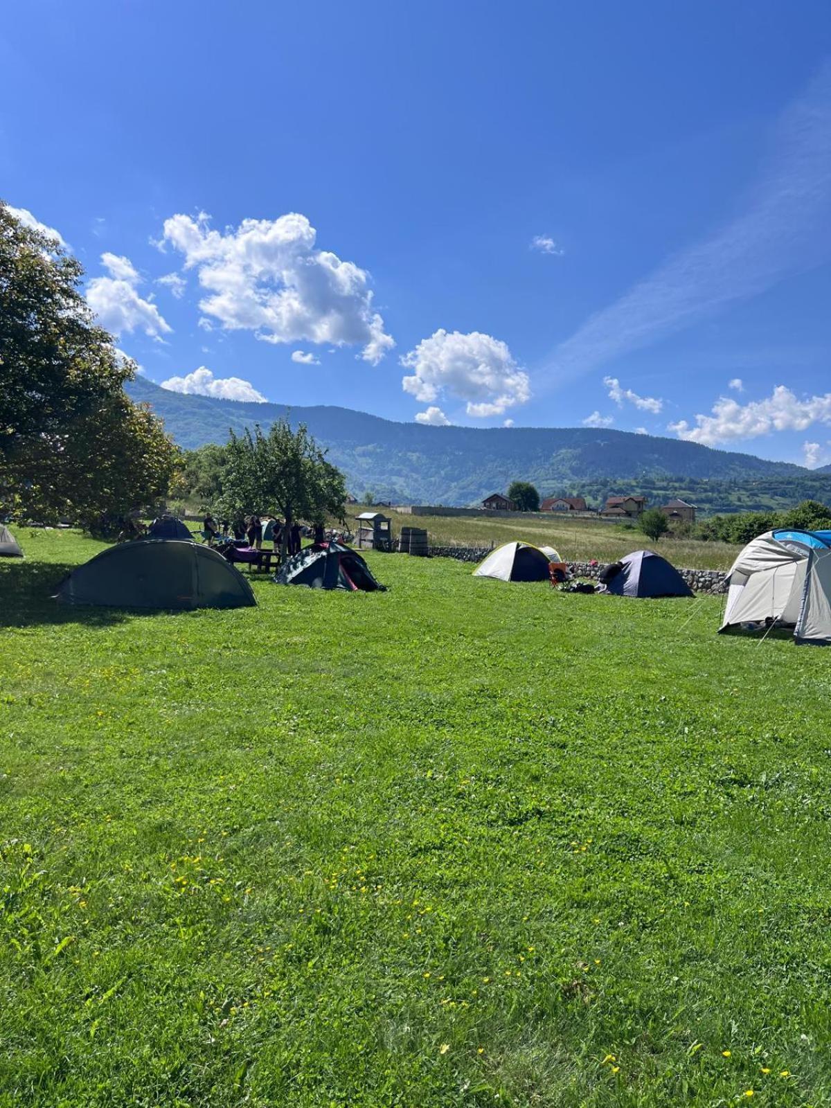 פלאב Camp Hotel Lake Views מראה חיצוני תמונה