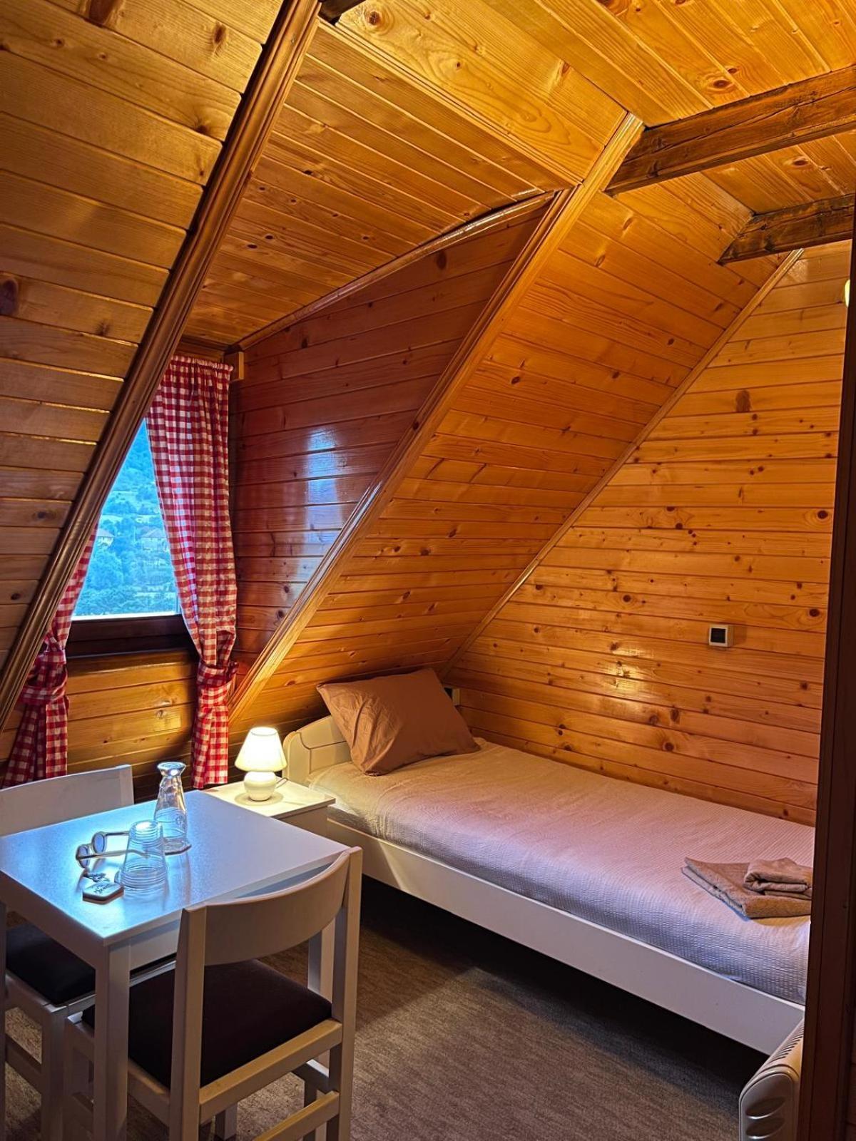 פלאב Camp Hotel Lake Views מראה חיצוני תמונה