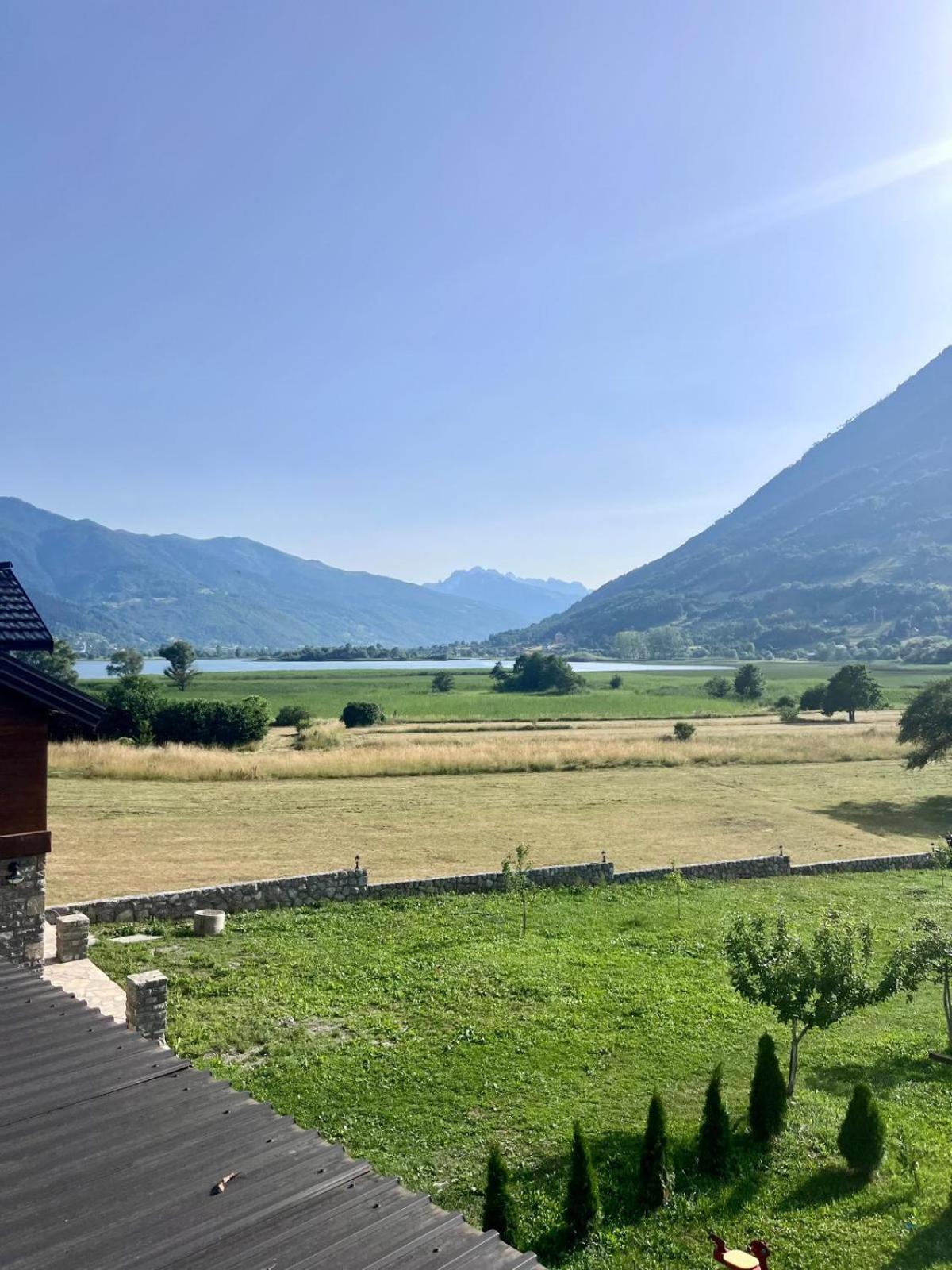 פלאב Camp Hotel Lake Views מראה חיצוני תמונה