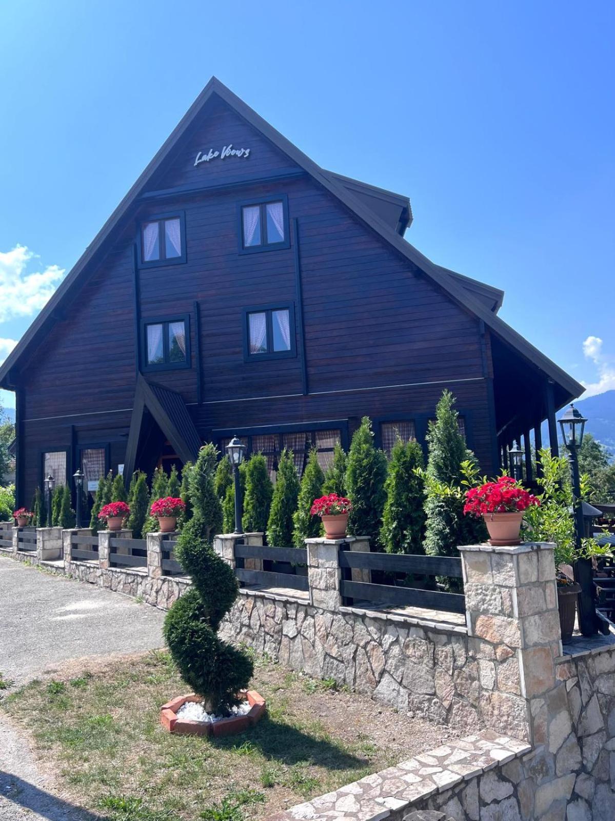 פלאב Camp Hotel Lake Views מראה חיצוני תמונה